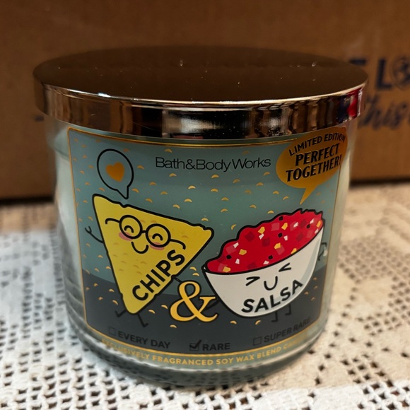 (2025) Bath & Body Works Chips & Salsa Candle - Blue and Gold - Picture 1 of 2